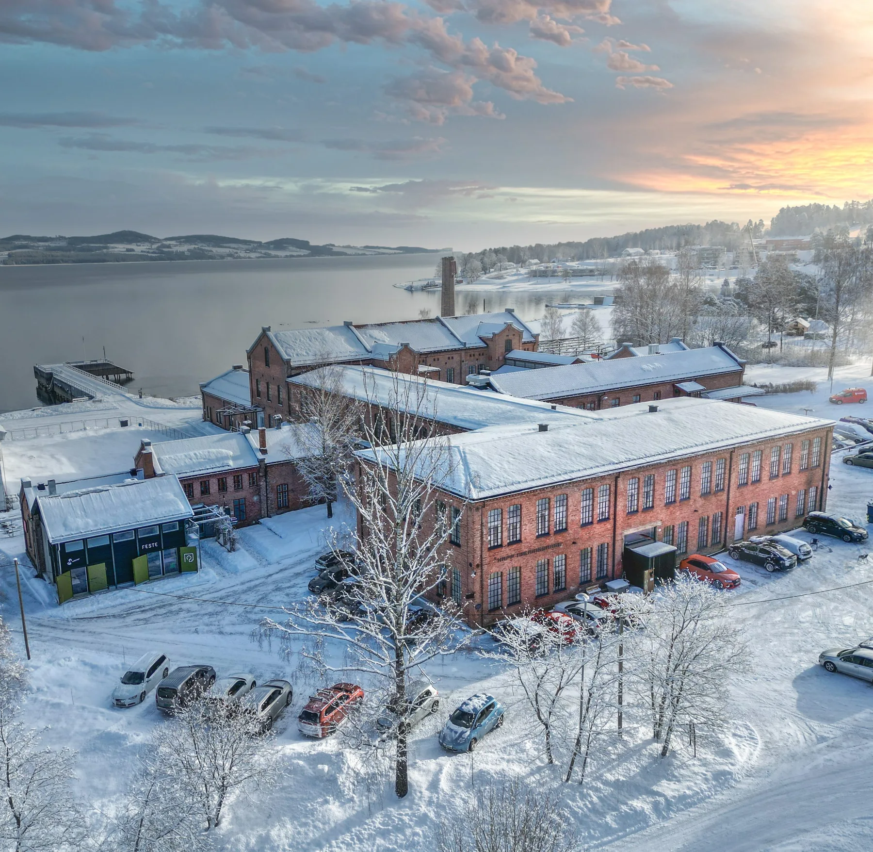 LESS holder til i teglbygningene ved Mjøsa på Kapp.